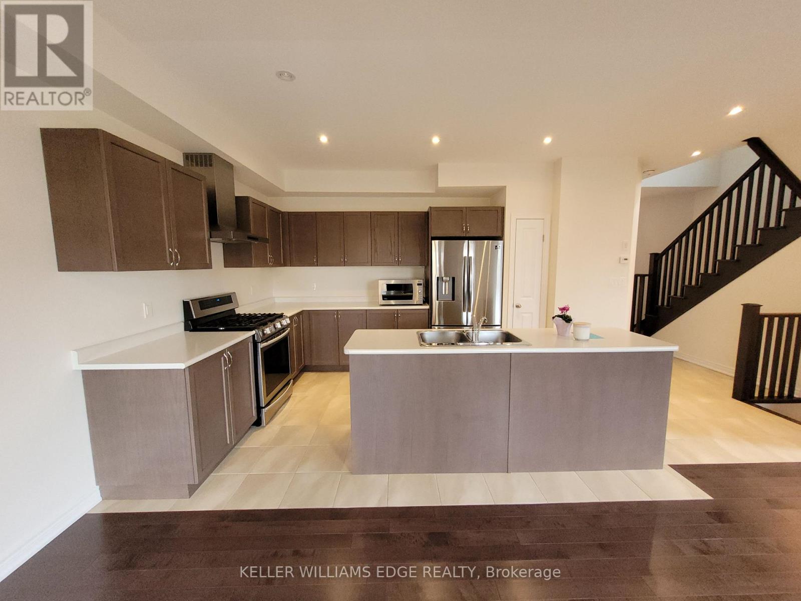 9 Zinfandel Drive, Hamilton, Ontario  L8E 0K1 - Photo 6 - X12458627