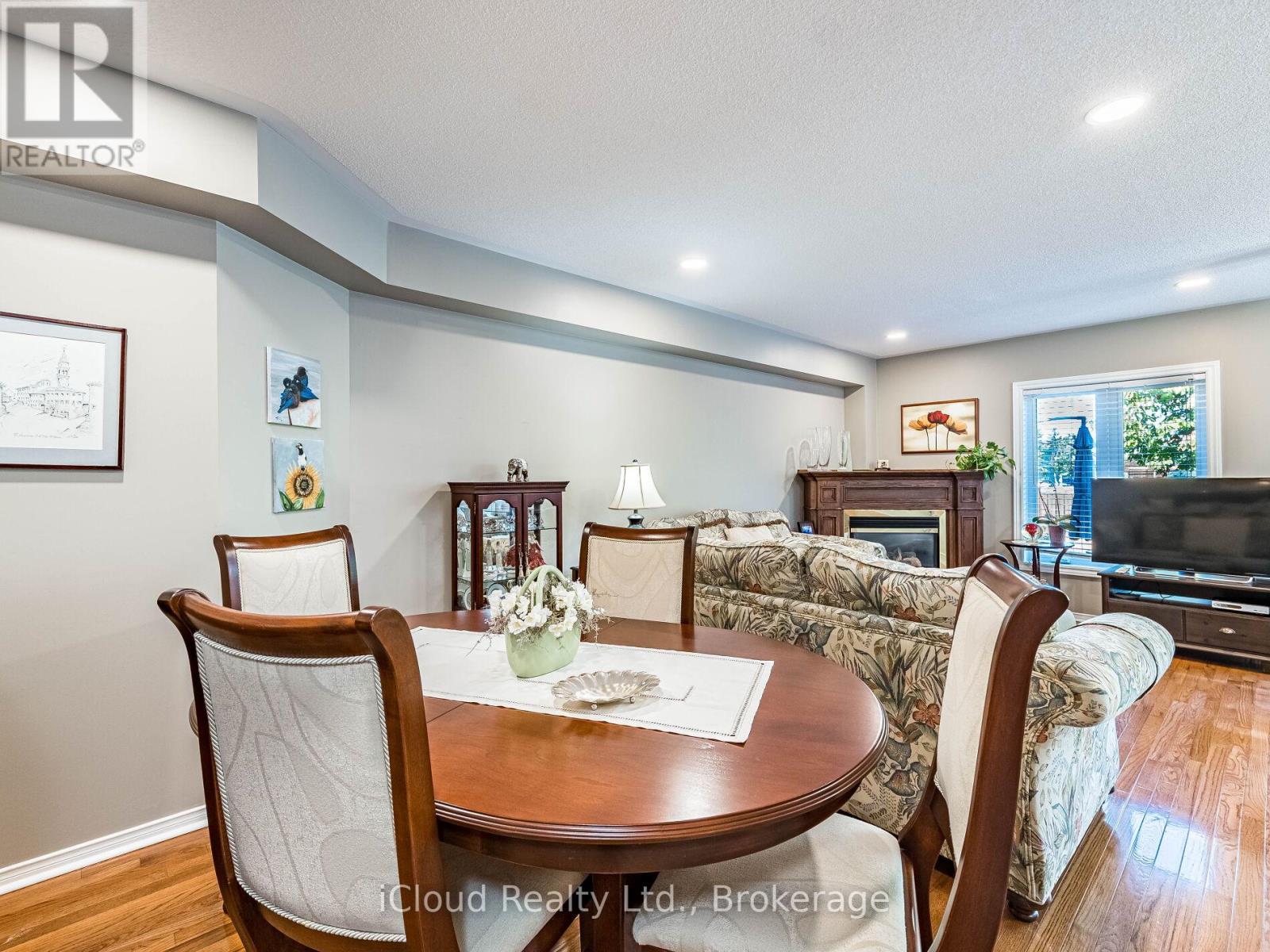82 Hanton Crescent, Caledon, Ontario  L7E 2E7 - Photo 10 - W12458314