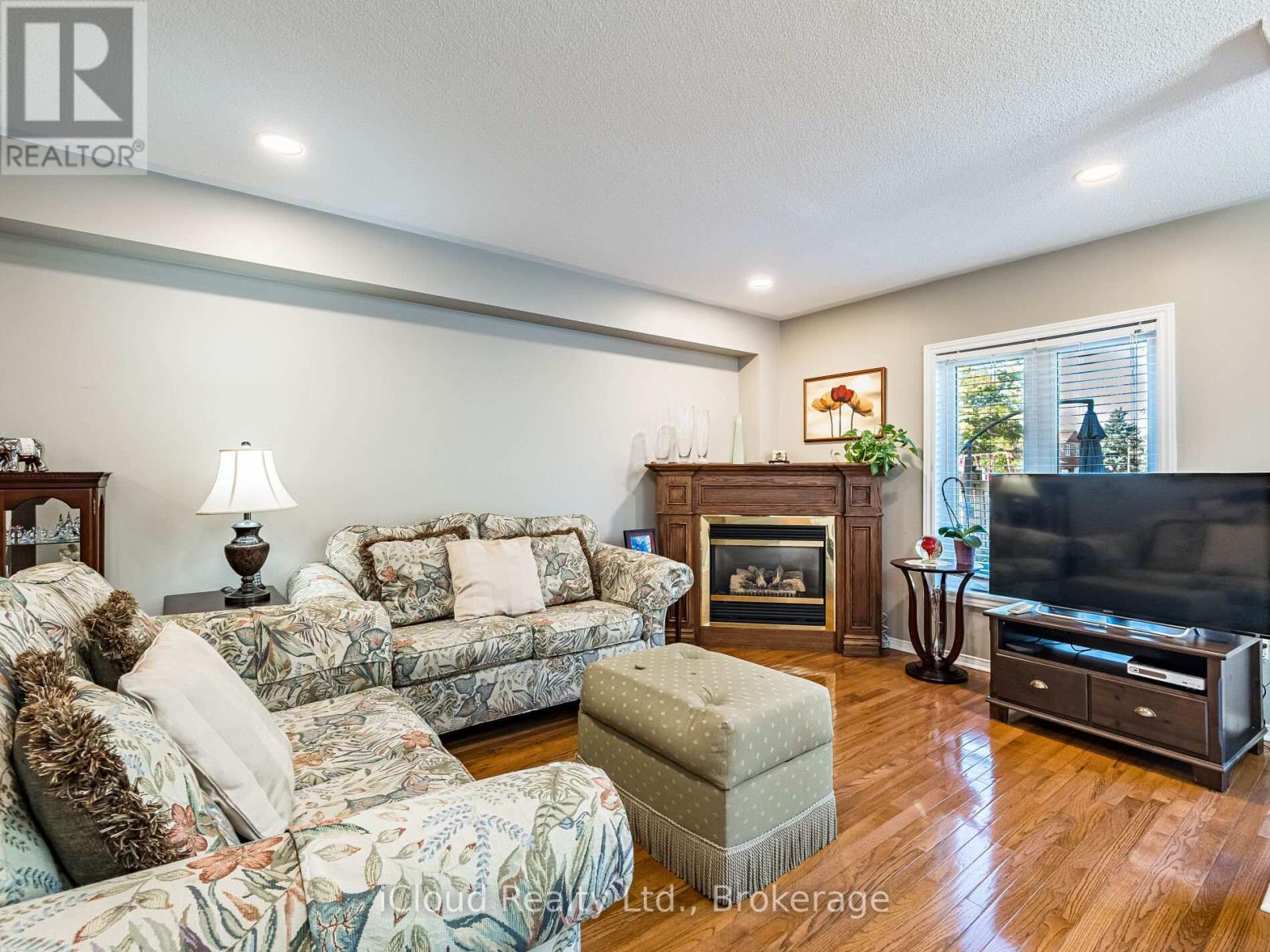 82 Hanton Crescent, Caledon, Ontario  L7E 2E7 - Photo 14 - W12458314