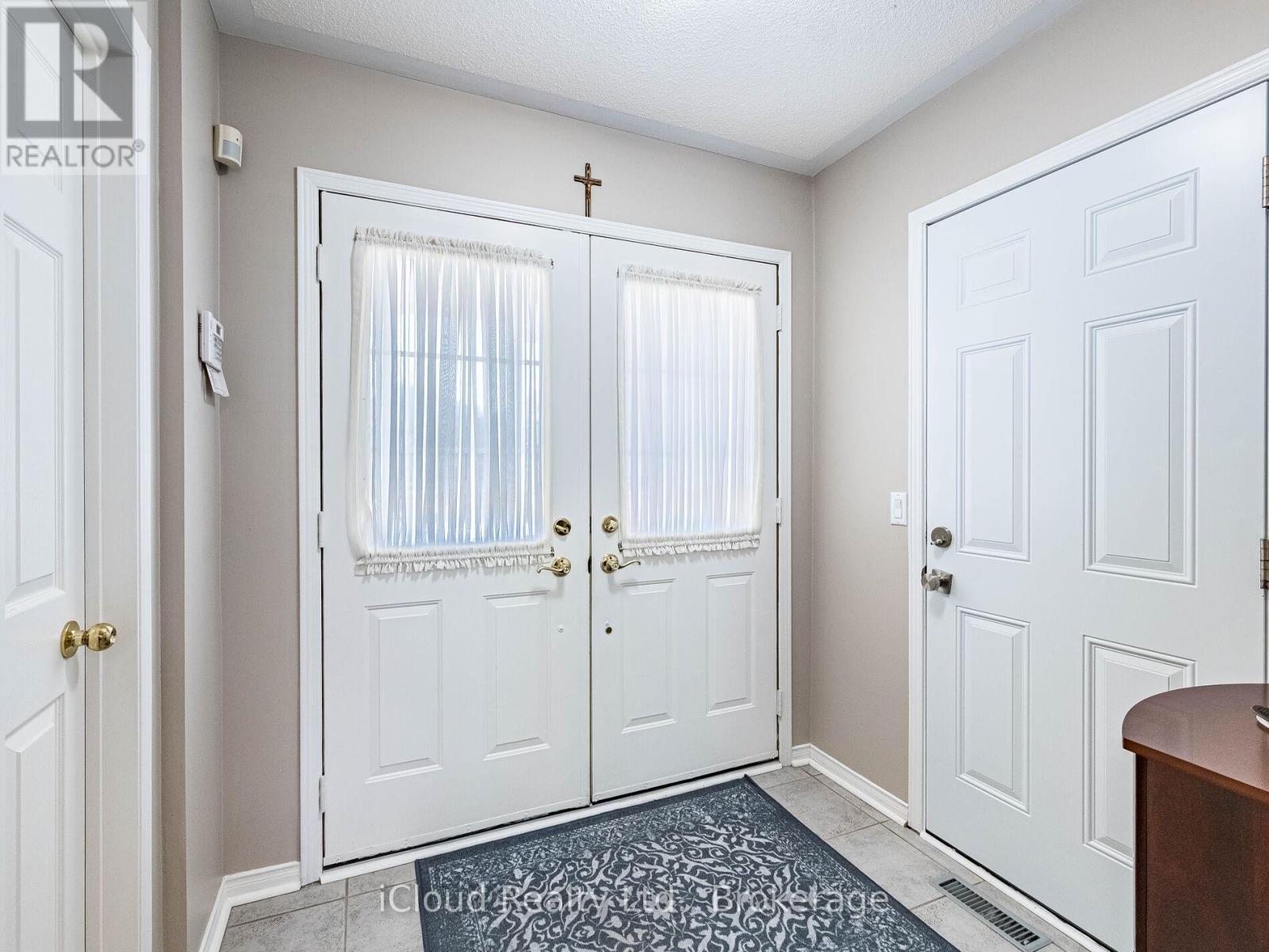 82 Hanton Crescent, Caledon, Ontario  L7E 2E7 - Photo 5 - W12458314