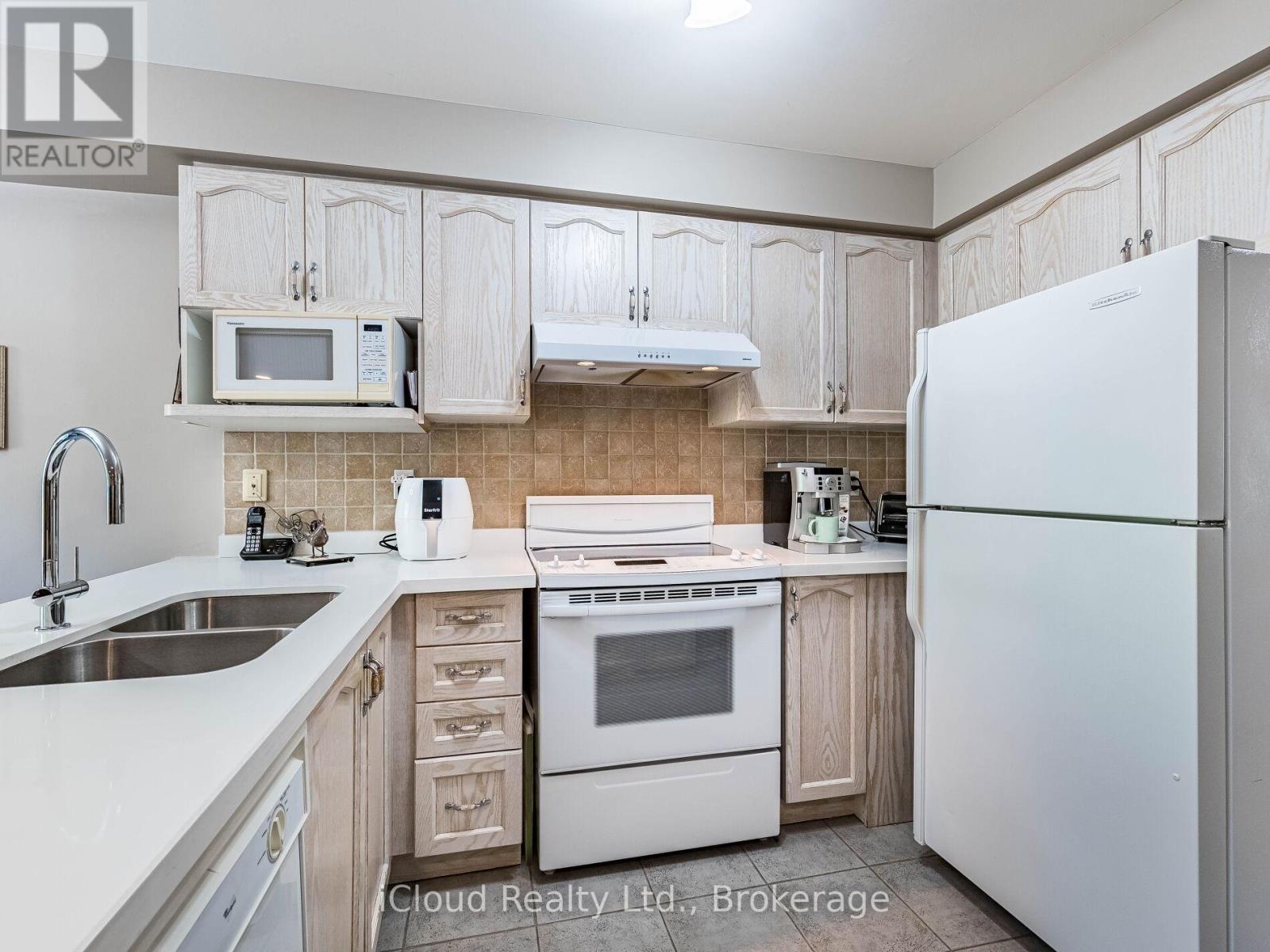 82 Hanton Crescent, Caledon, Ontario  L7E 2E7 - Photo 7 - W12458314