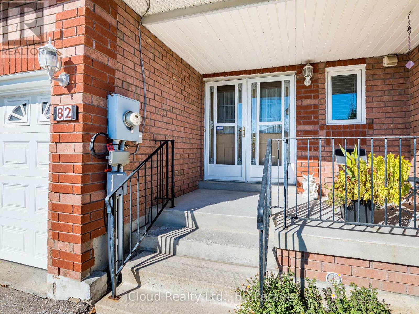 82 Hanton Crescent, Caledon, Ontario  L7E 2E7 - Photo 3 - W12458314