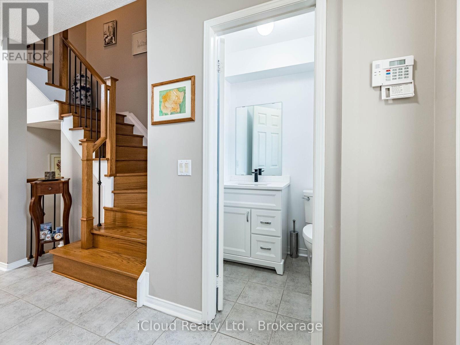 82 Hanton Crescent, Caledon, Ontario  L7E 2E7 - Photo 6 - W12458314