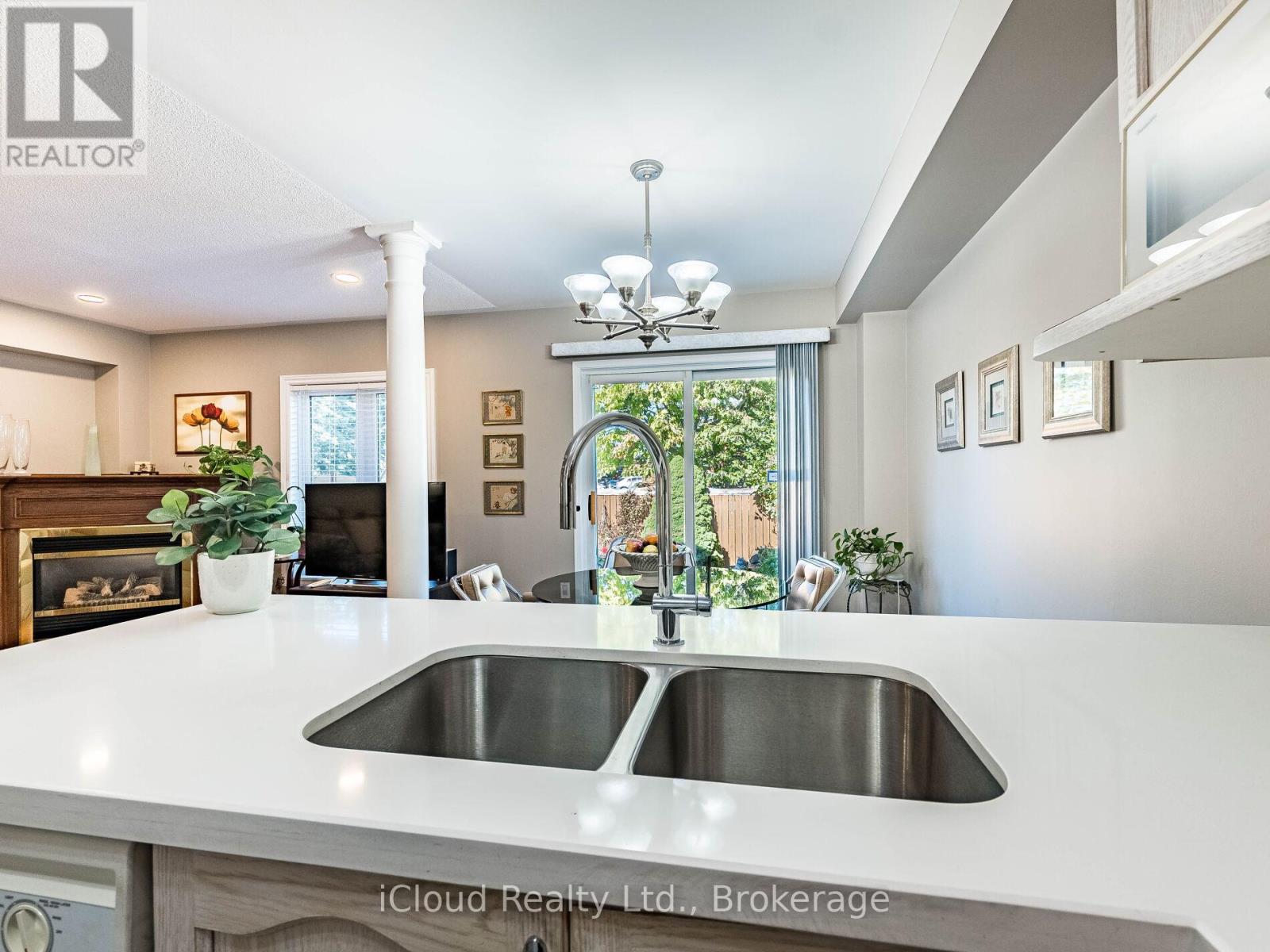 82 Hanton Crescent, Caledon, Ontario  L7E 2E7 - Photo 9 - W12458314