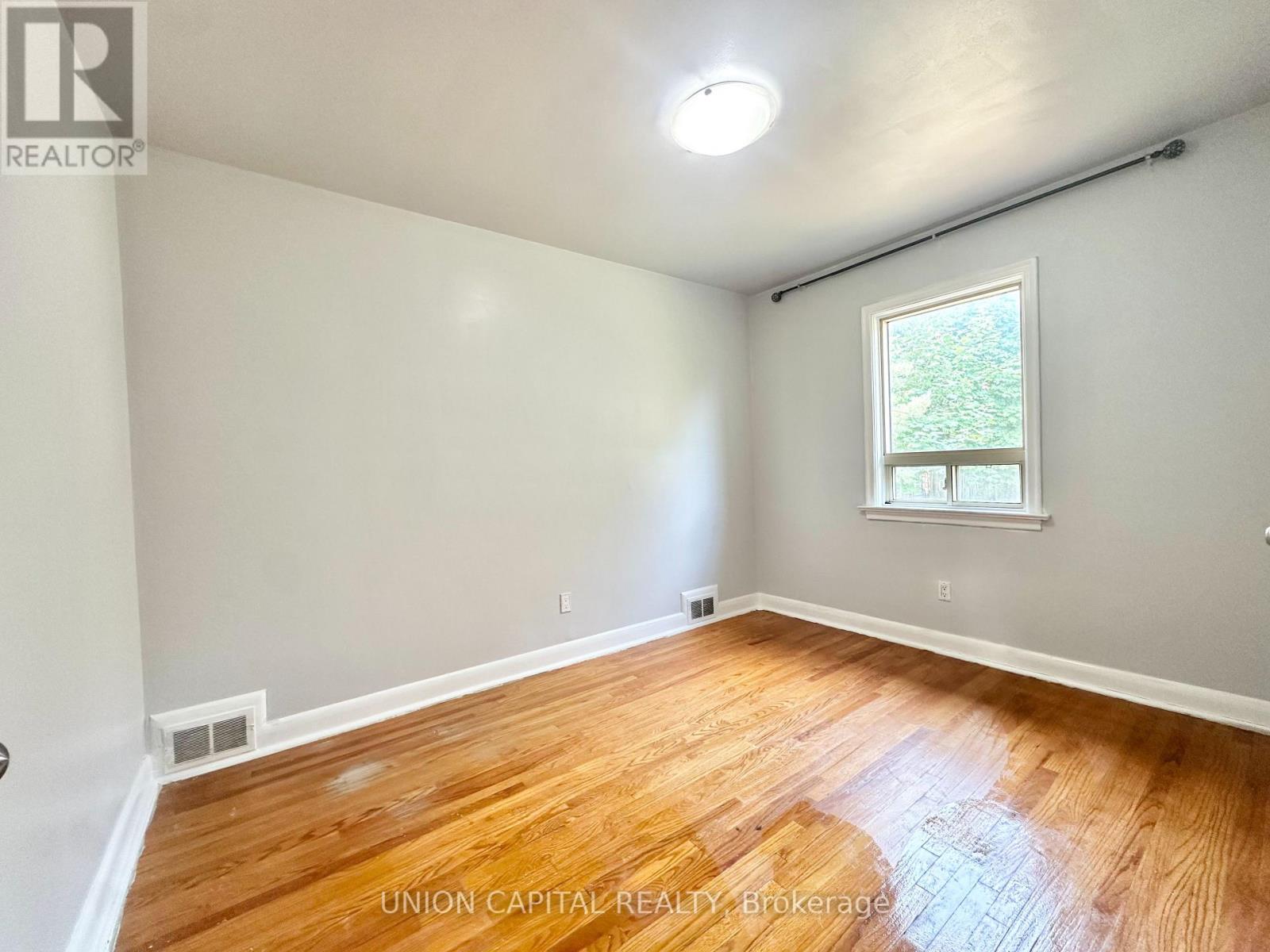 Main Floor - 1048 Kennedy Road, Toronto, Ontario  M1P 2K7 - Photo 11 - E12458655
