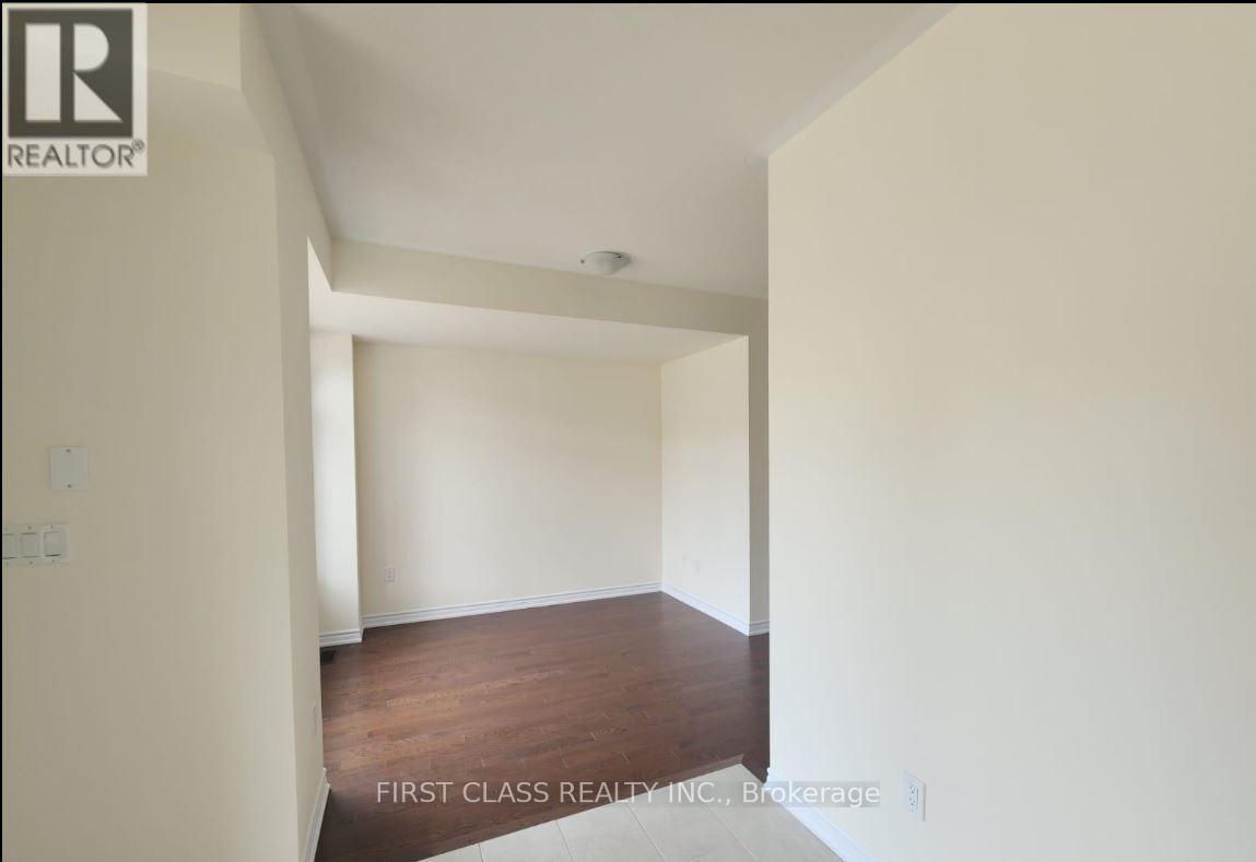 73 Camino Real Drive, Caledon, Ontario  L7C 1Z9 - Photo 4 - W12458638