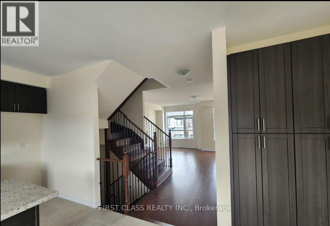 73 Camino Real Drive, Caledon, Ontario  L7C 1Z9 - Photo 6 - W12458638