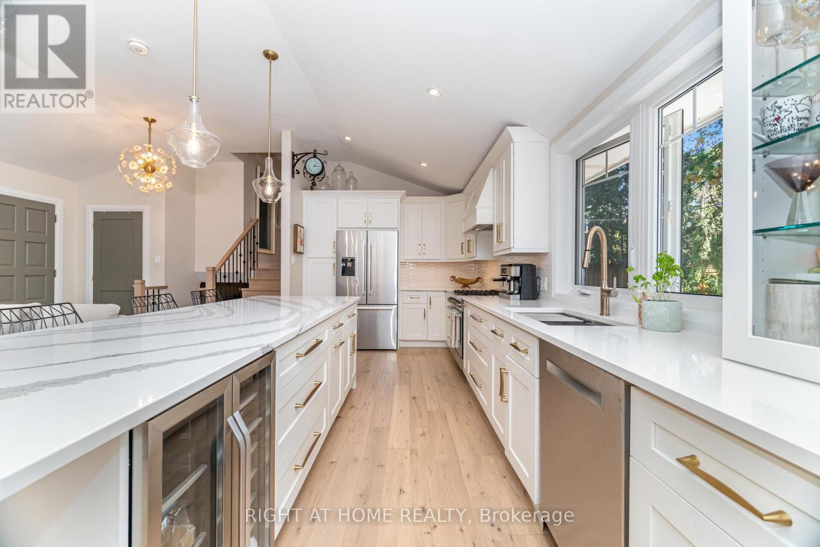 5188 Cherryhill Crescent, Burlington, Ontario  L7L 4C4 - Photo 13 - W12458639
