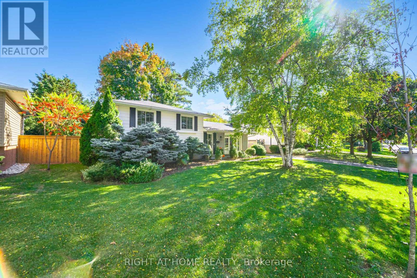 5188 Cherryhill Crescent, Burlington, Ontario  L7L 4C4 - Photo 2 - W12458639