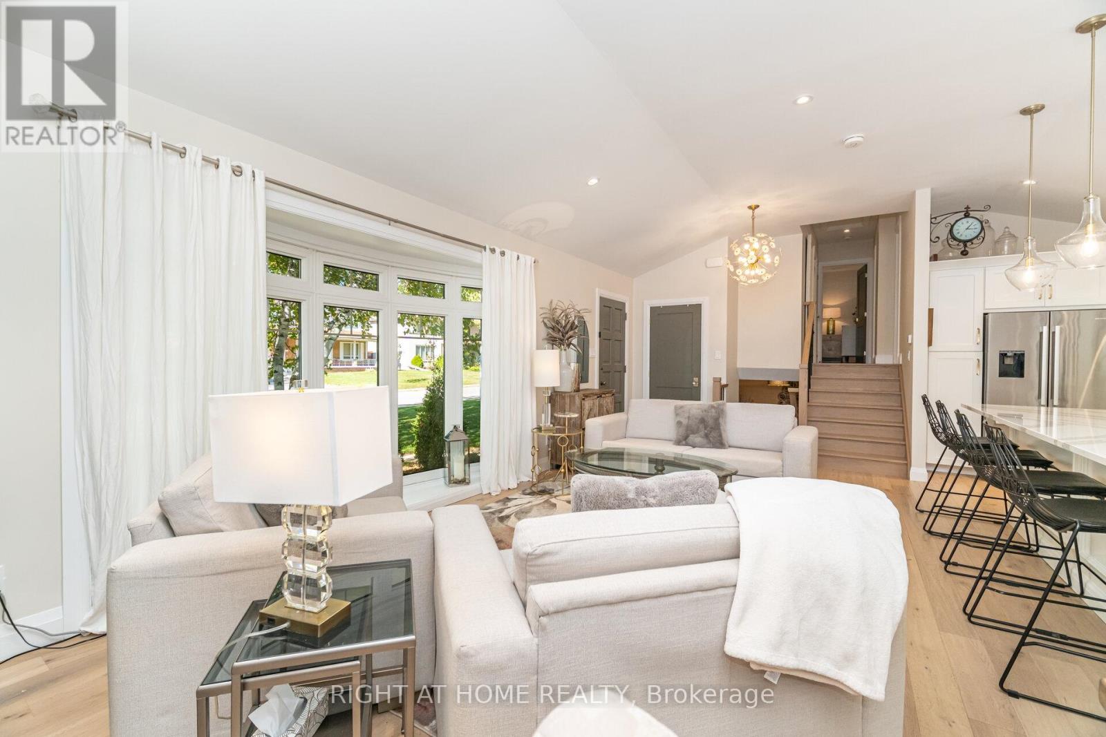 5188 Cherryhill Crescent, Burlington, Ontario  L7L 4C4 - Photo 7 - W12458639