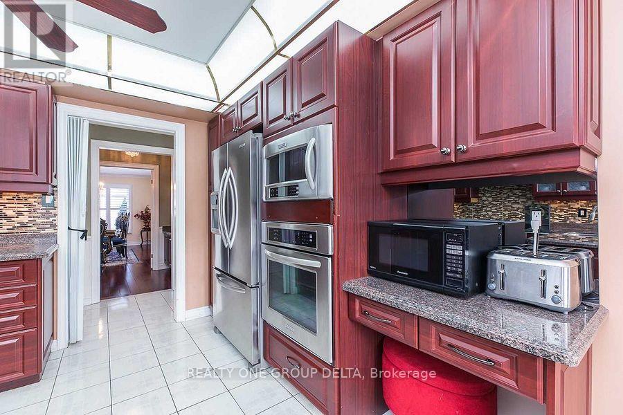 1918 Royal Credit Boulevard, Mississauga, Ontario  L5M 4Y1 - Photo 10 - W12458640