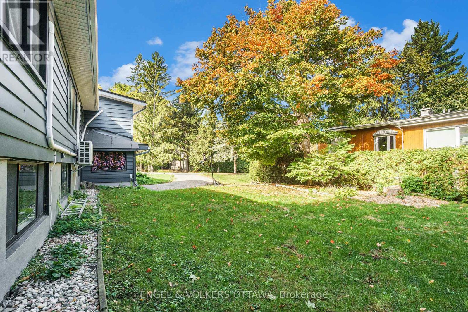 60 Juliana Road, Ottawa, Ontario  K1M 1K3 - Photo 11 - X12458658