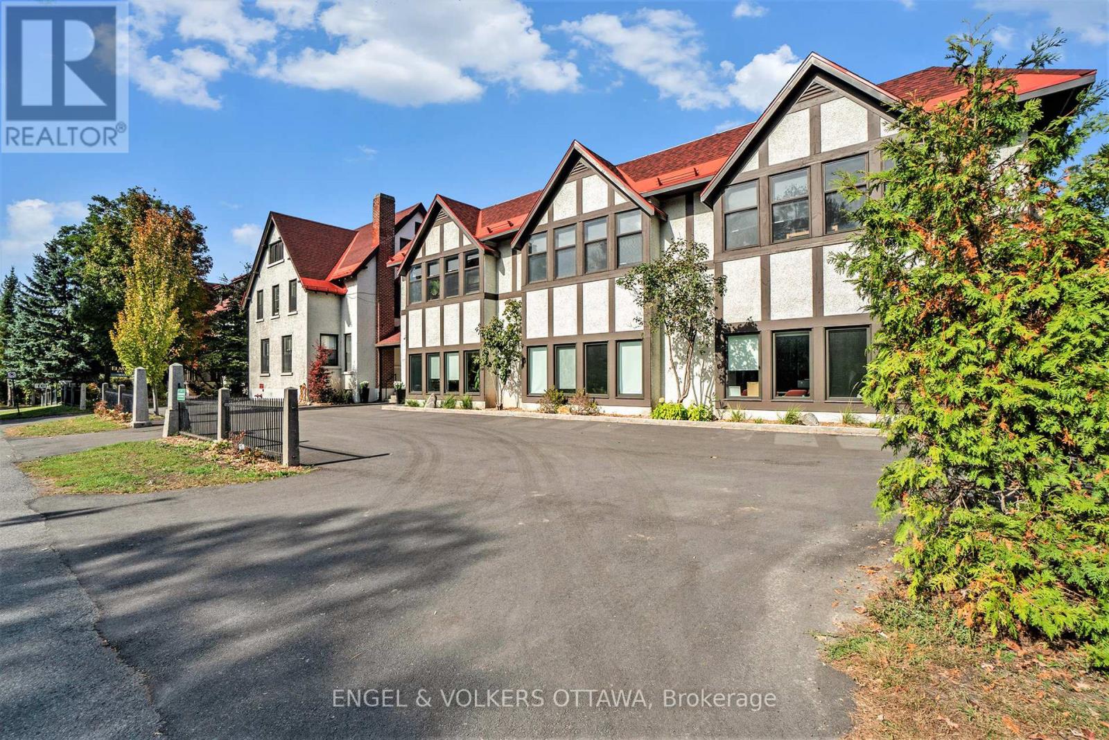 60 Juliana Road, Ottawa, Ontario  K1M 1K3 - Photo 12 - X12458658