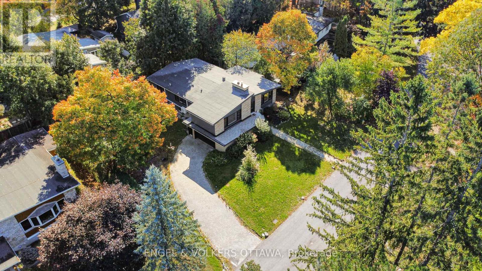 60 Juliana Road, Ottawa, Ontario  K1M 1K3 - Photo 2 - X12458658