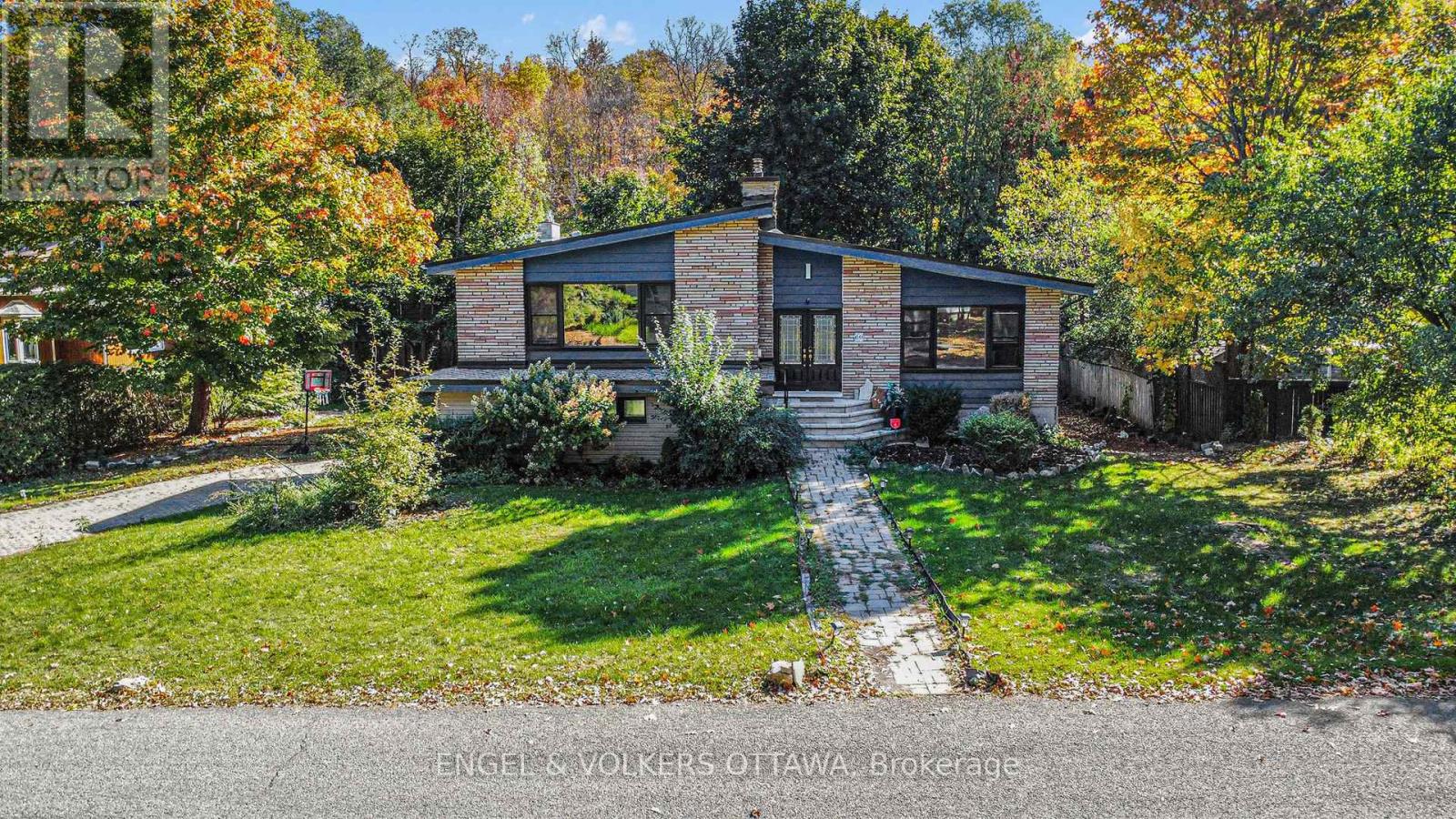 60 Juliana Road, Ottawa, Ontario  K1M 1K3 - Photo 3 - X12458658