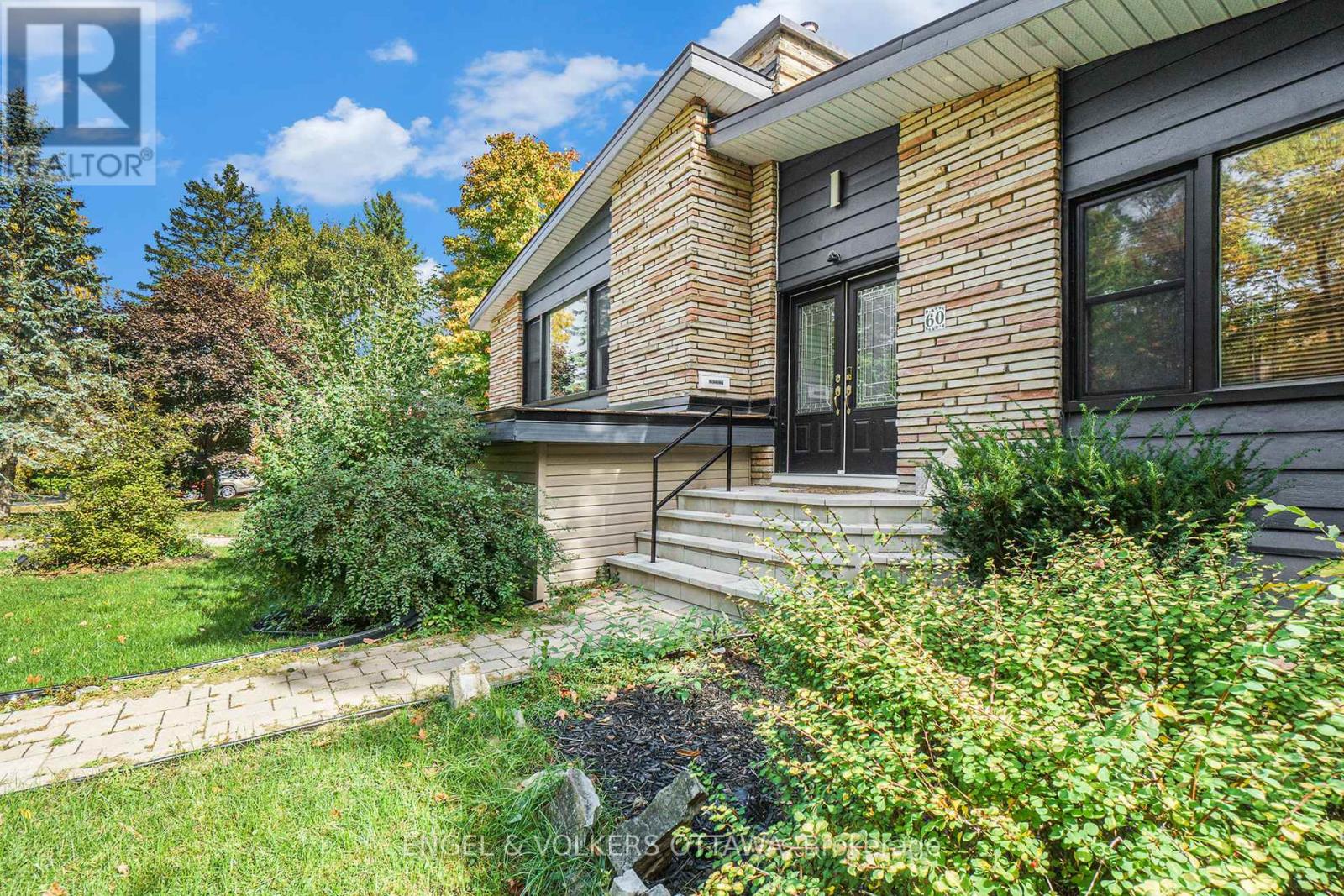 60 Juliana Road, Ottawa, Ontario  K1M 1K3 - Photo 6 - X12458658
