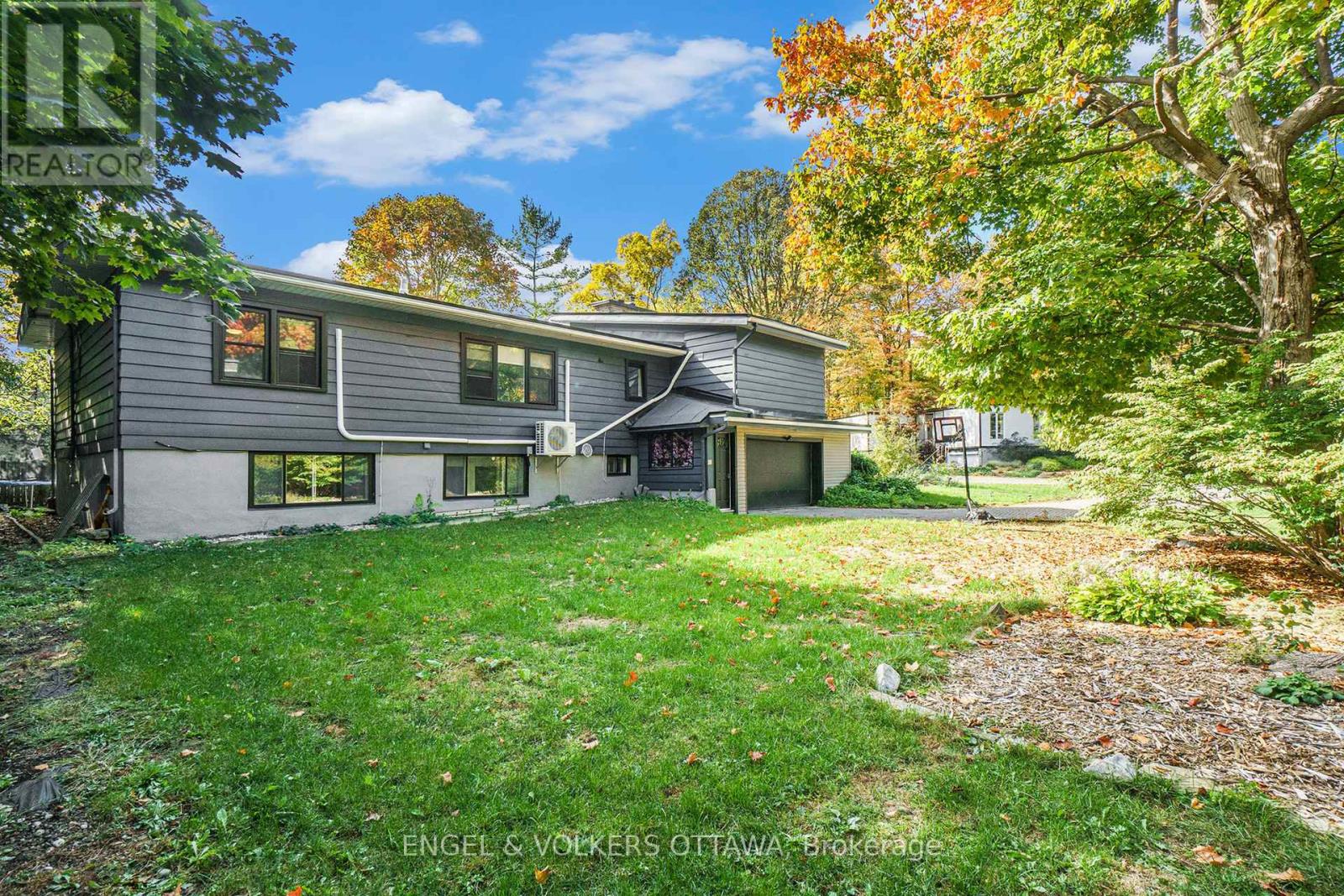 60 Juliana Road, Ottawa, Ontario  K1M 1K3 - Photo 9 - X12458658