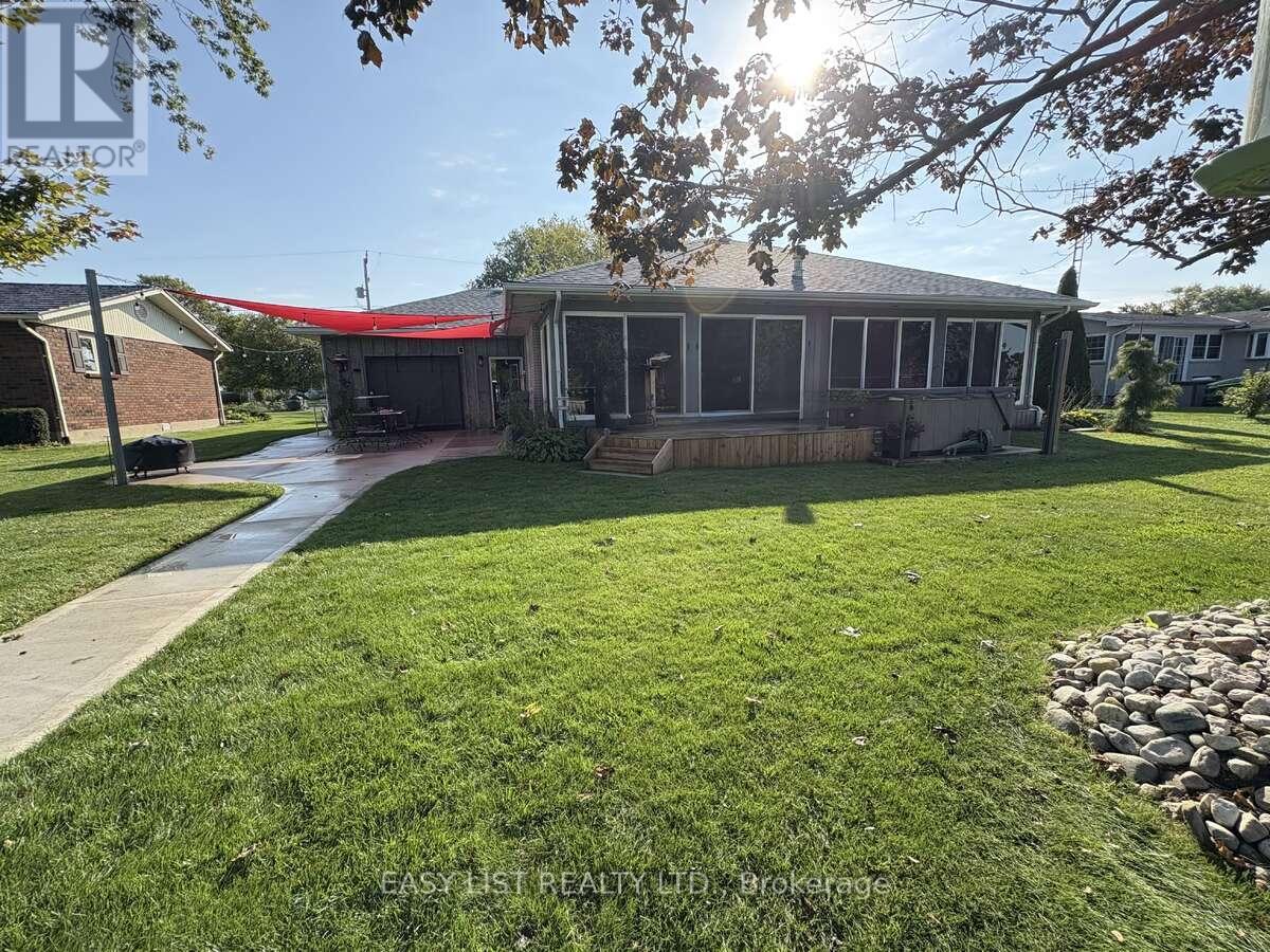 767 Reaume Drive, Lakeshore, Ontario  N0P 2L0 - Photo 4 - X12458642