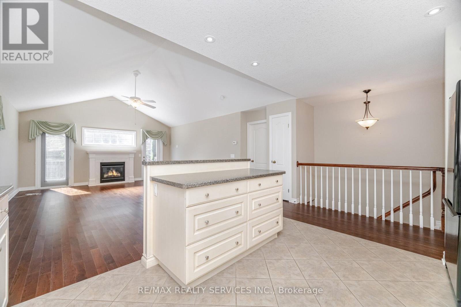 43 Rose Glen Crescent, Niagara-On-The-Lake, Ontario  L0S 1J0 - Photo 10 - X12458650