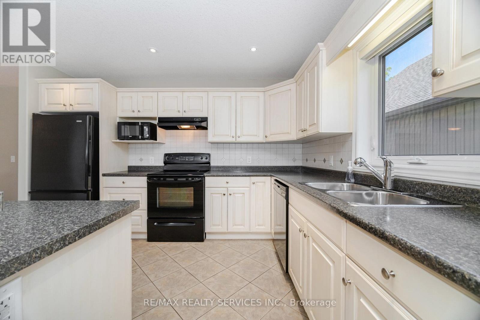 43 Rose Glen Crescent, Niagara-On-The-Lake, Ontario  L0S 1J0 - Photo 11 - X12458650