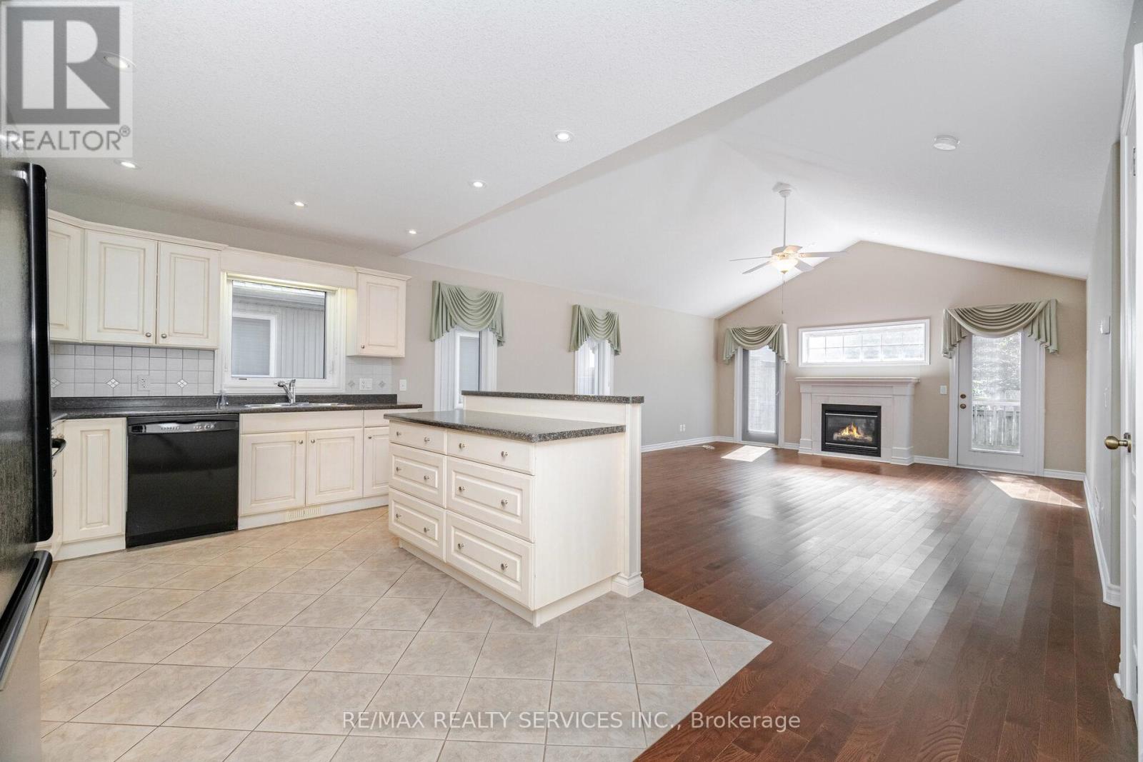 43 Rose Glen Crescent, Niagara-On-The-Lake, Ontario  L0S 1J0 - Photo 12 - X12458650