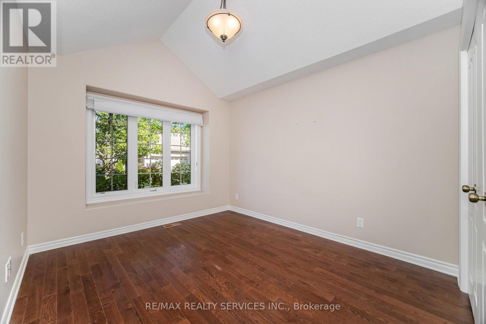 43 Rose Glen Crescent, Niagara-On-The-Lake, Ontario  L0S 1J0 - Photo 19 - X12458650
