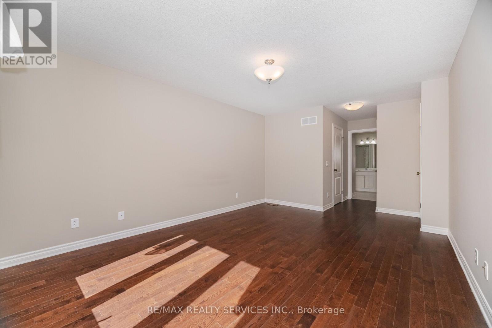 43 Rose Glen Crescent, Niagara-On-The-Lake, Ontario  L0S 1J0 - Photo 24 - X12458650