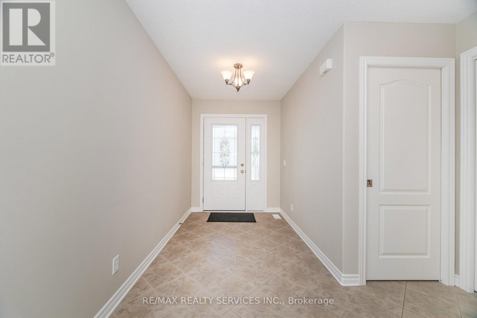 43 Rose Glen Crescent, Niagara-On-The-Lake, Ontario  L0S 1J0 - Photo 6 - X12458650
