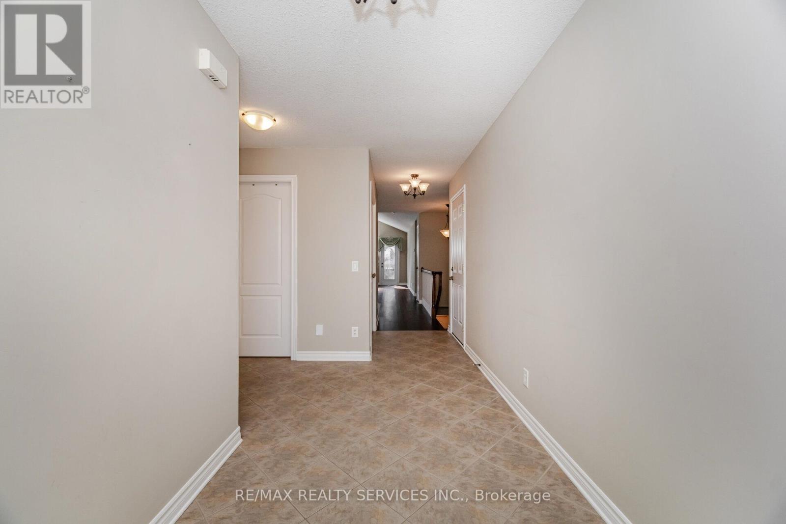 43 Rose Glen Crescent, Niagara-On-The-Lake, Ontario  L0S 1J0 - Photo 7 - X12458650