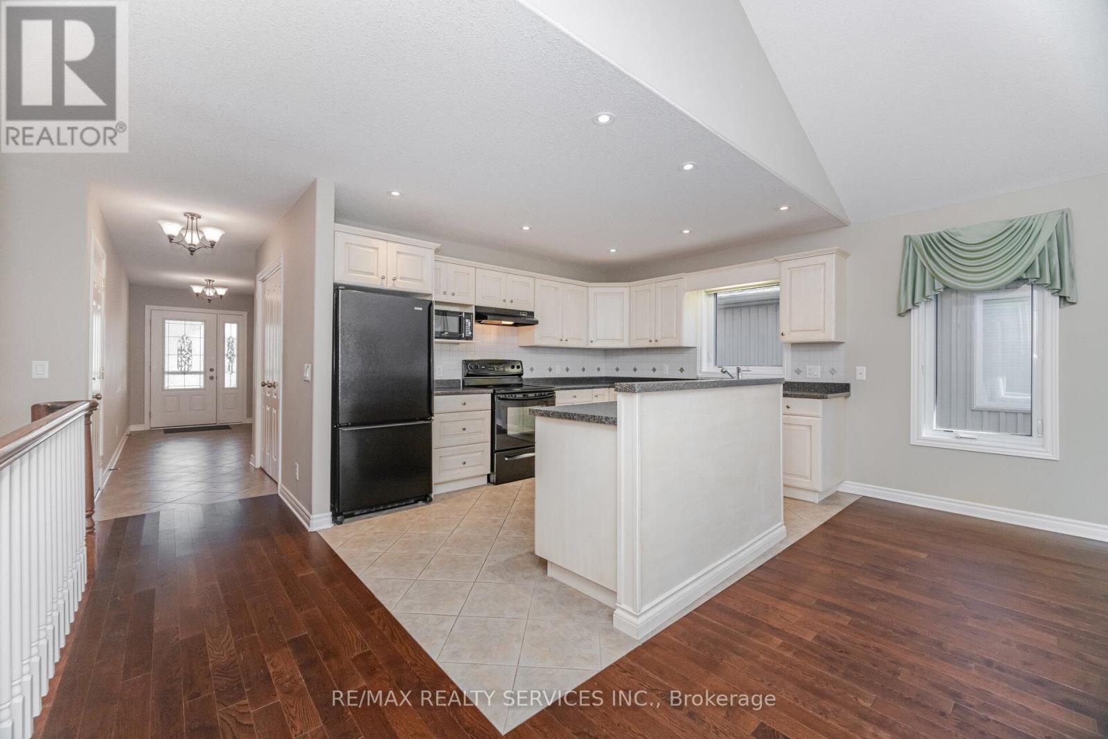43 Rose Glen Crescent, Niagara-On-The-Lake, Ontario  L0S 1J0 - Photo 8 - X12458650