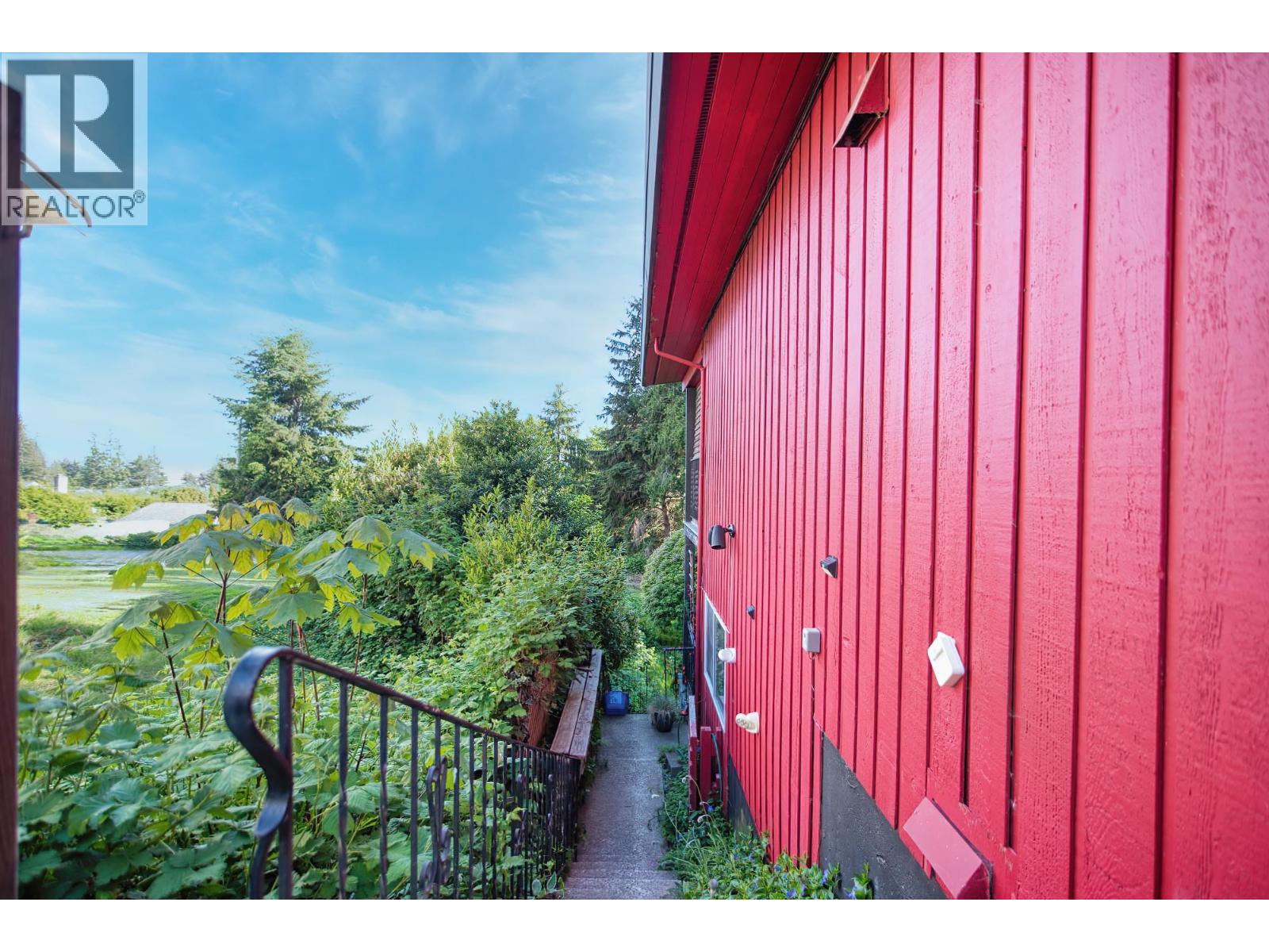 6533 Meier Road, Sechelt, British Columbia  V7Z 0S8 - Photo 10 - R3057716