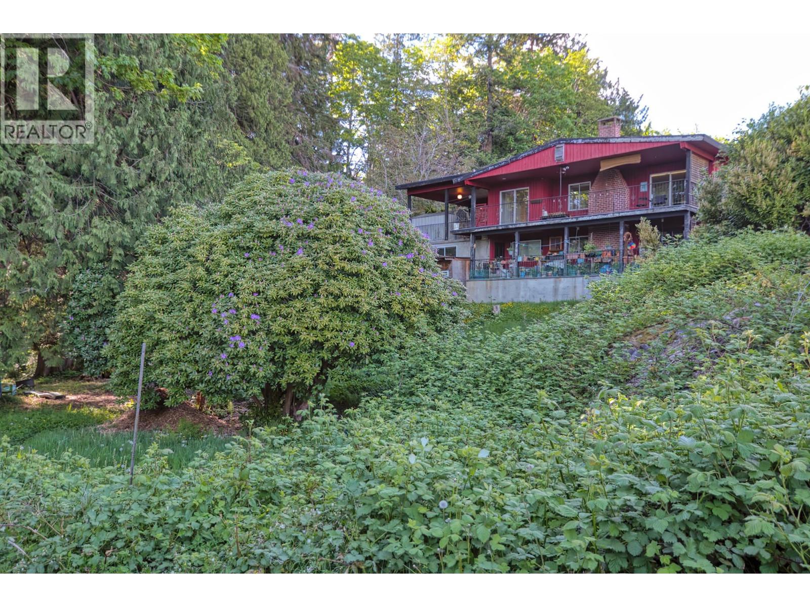 6533 Meier Road, Sechelt, British Columbia  V7Z 0S8 - Photo 2 - R3057716