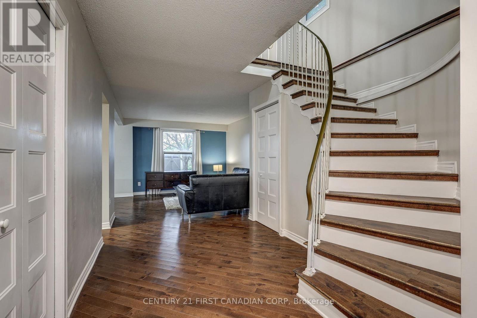1824 Attawandaron Road, London North, Ontario  N6G 3N1 - Photo 6 - X12458674