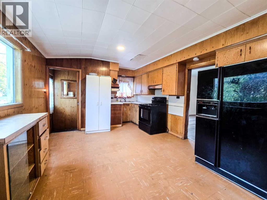 8005 18 Avenue, Coleman, Alberta  T0K 0M0 - Photo 9 - A2260836