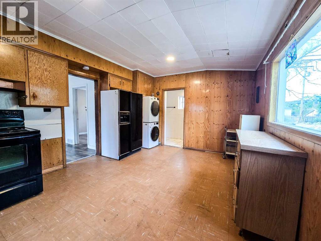 8005 18 Avenue, Coleman, Alberta  T0K 0M0 - Photo 10 - A2260836