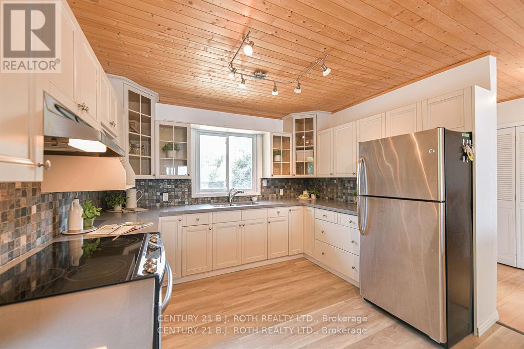 71 Campbell Beach Road, Kawartha Lakes, Ontario  L0K 1B0 - Photo 12 - X12458669