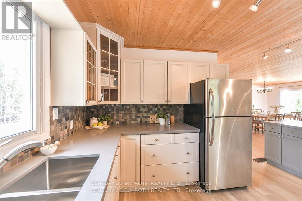 71 Campbell Beach Road, Kawartha Lakes, Ontario  L0K 1B0 - Photo 15 - X12458669