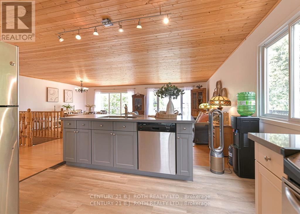 71 Campbell Beach Road, Kawartha Lakes, Ontario  L0K 1B0 - Photo 16 - X12458669
