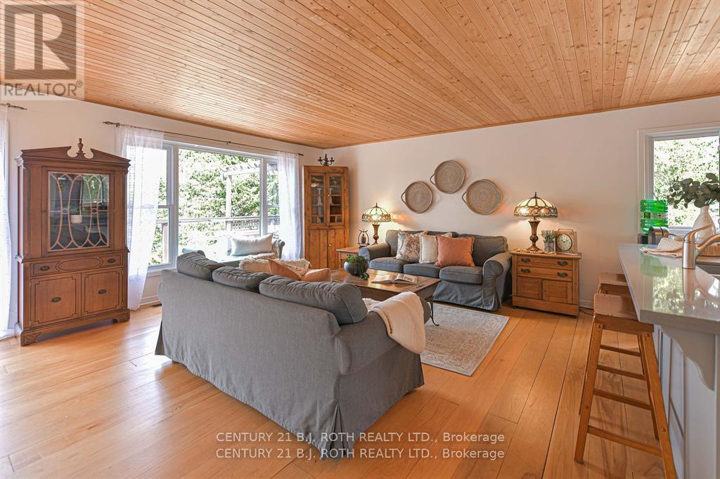 71 Campbell Beach Road, Kawartha Lakes, Ontario  L0K 1B0 - Photo 18 - X12458669