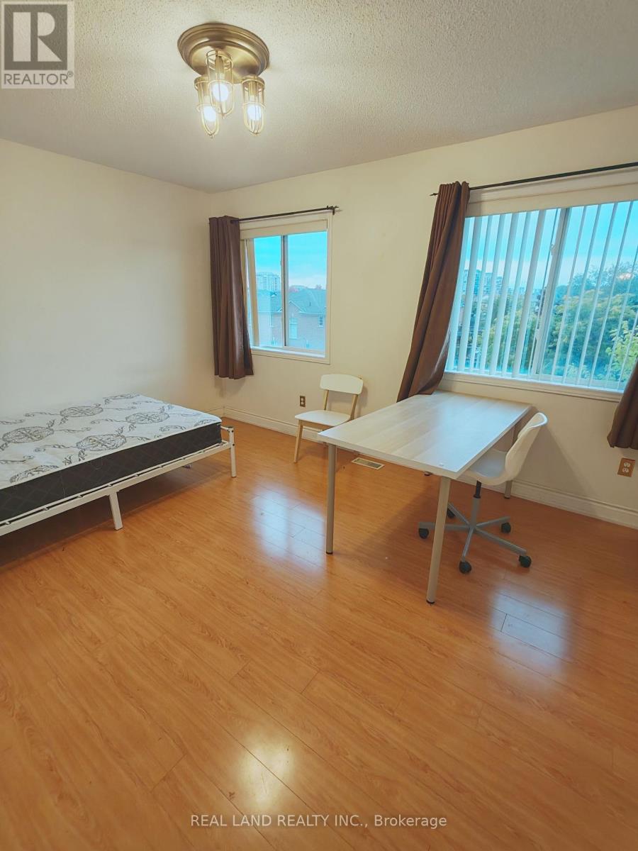 Room - 156 Bantry Avenue, Richmond Hill, Ontario  L4B 4T6 - Photo 4 - N12156753