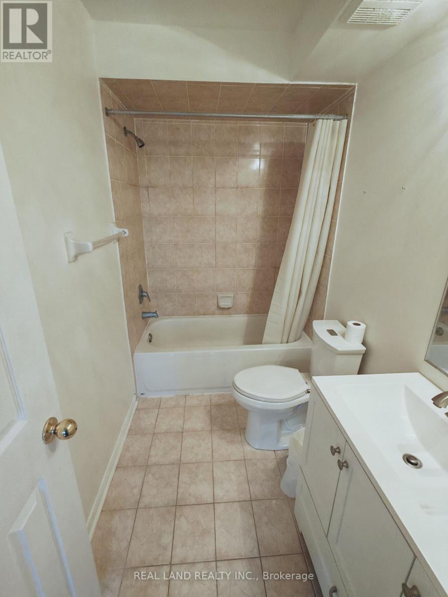 Room - 156 Bantry Avenue, Richmond Hill, Ontario  L4B 4T6 - Photo 3 - N12156753