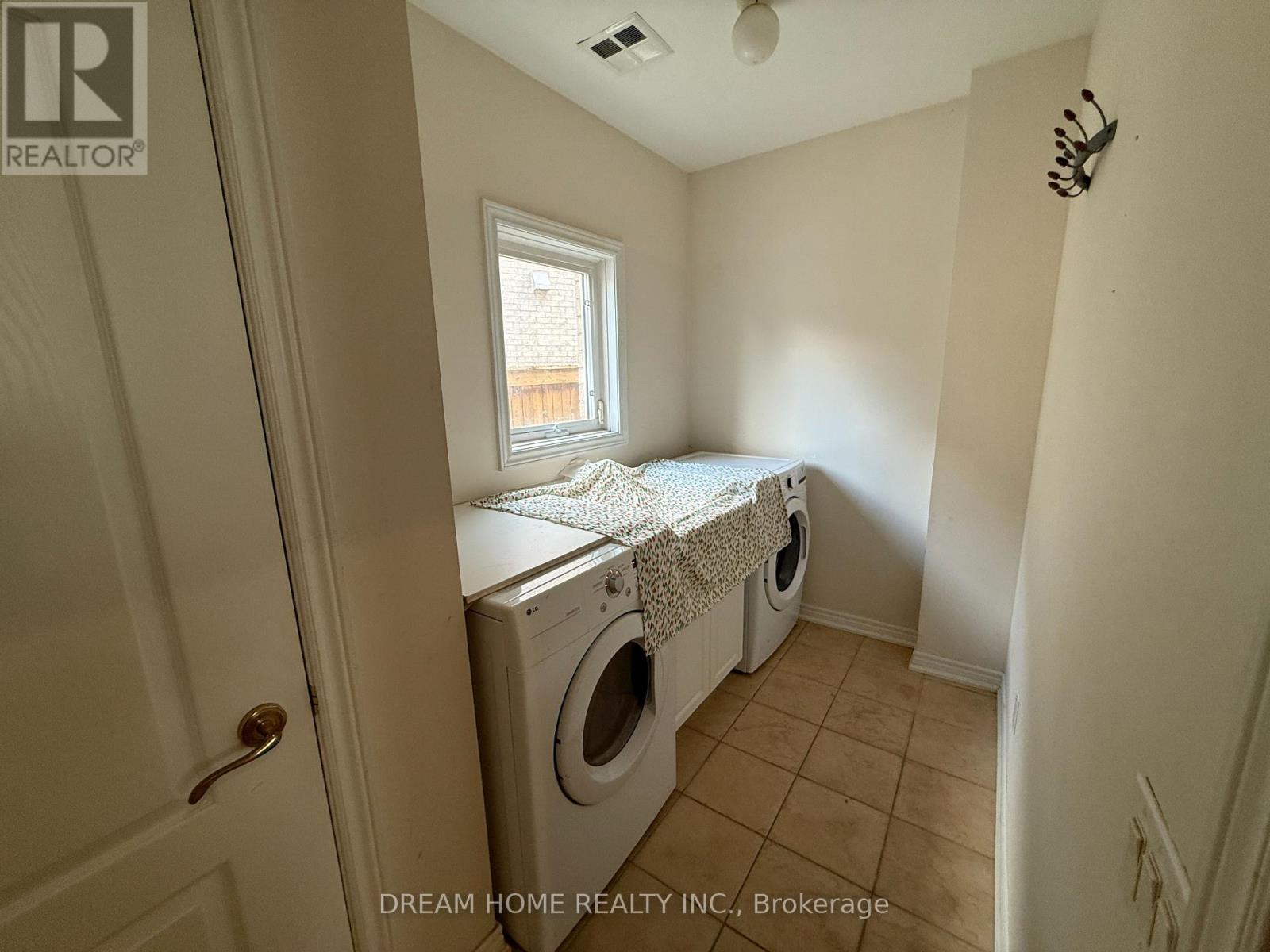 20 Wicker Drive, Richmond Hill, Ontario  L4E 4T6 - Photo 18 - N12458677