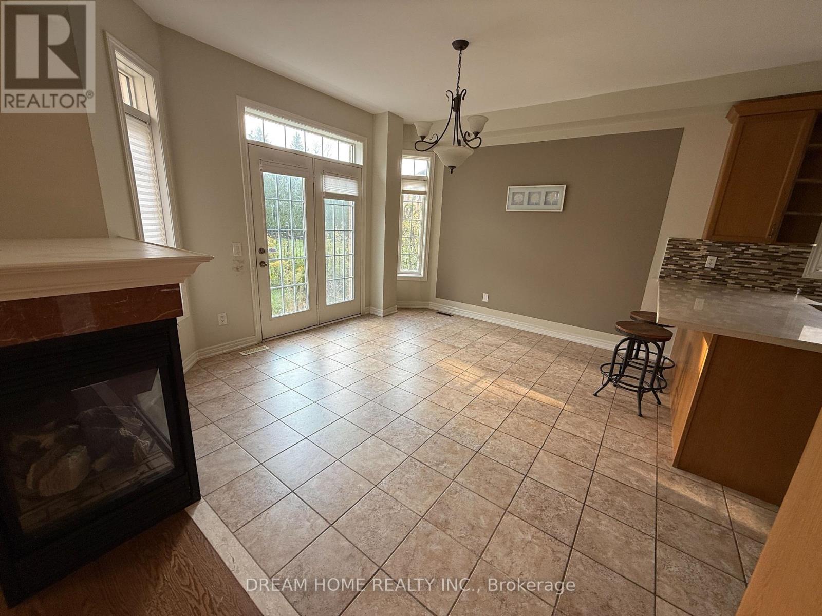 20 Wicker Drive, Richmond Hill, Ontario  L4E 4T6 - Photo 5 - N12458677