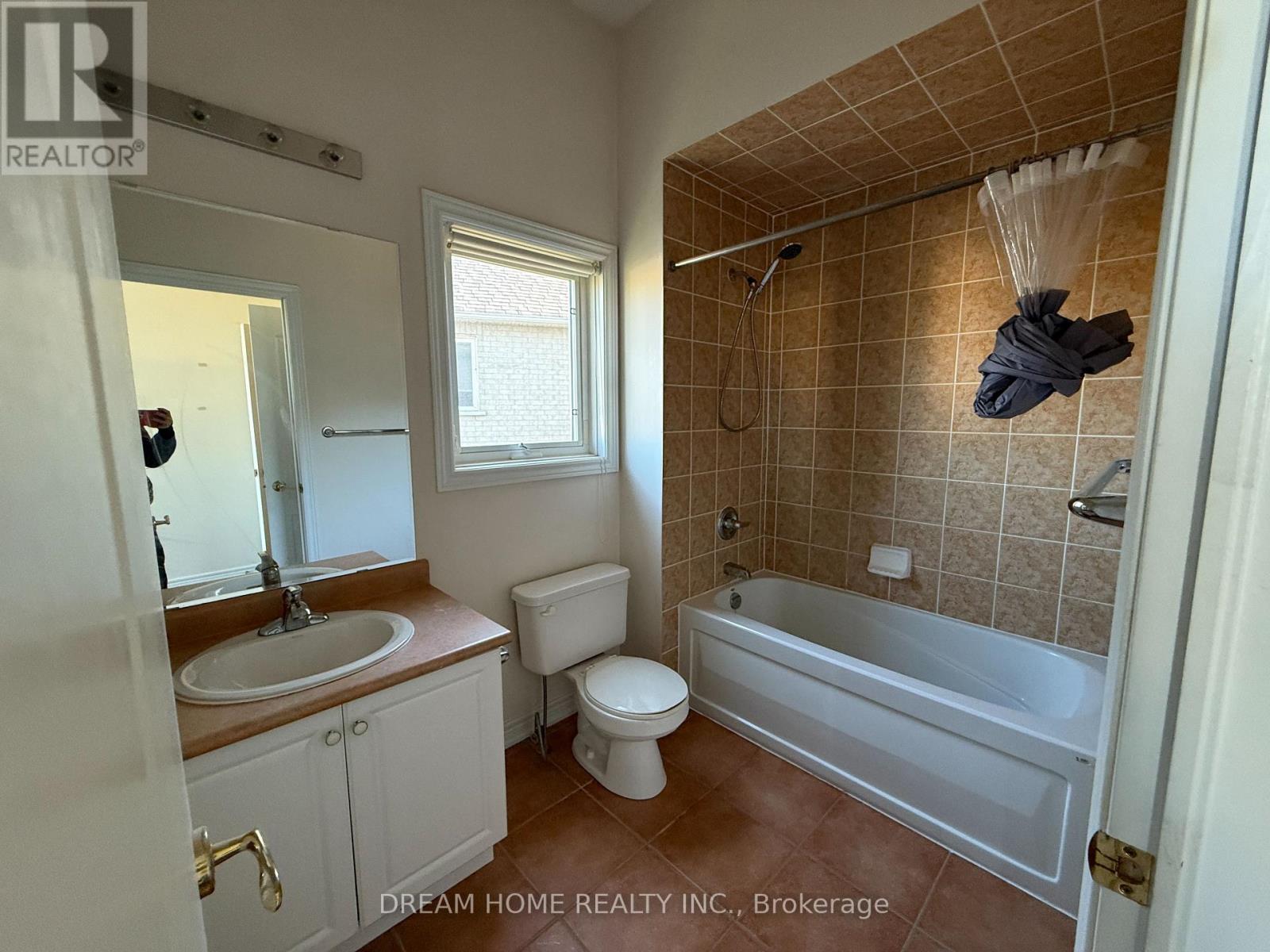 20 Wicker Drive, Richmond Hill, Ontario  L4E 4T6 - Photo 9 - N12458677