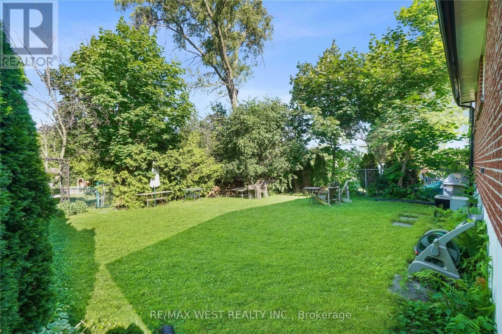249 Hodgson Drive, Newmarket, Ontario  L3Y 1E3 - Photo 12 - N12458686