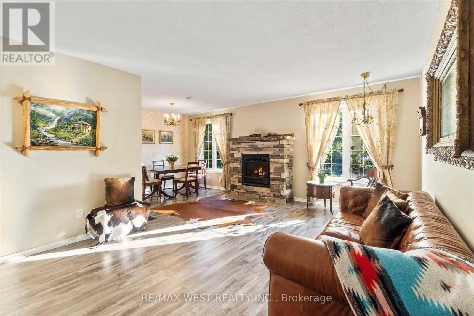 249 Hodgson Drive, Newmarket, Ontario  L3Y 1E3 - Photo 4 - N12458686