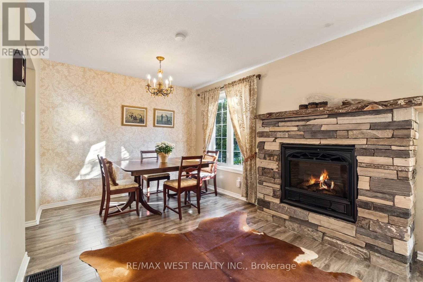 249 Hodgson Drive, Newmarket, Ontario  L3Y 1E3 - Photo 5 - N12458686