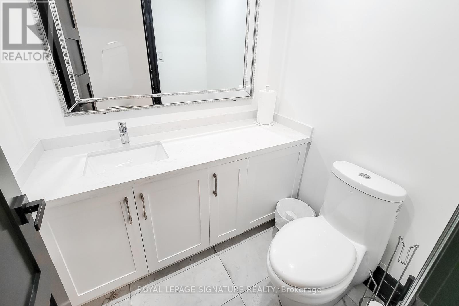 300 - 414 North Service Road E, Oakville, Ontario  L6H 5R2 - Photo 12 - W12458689