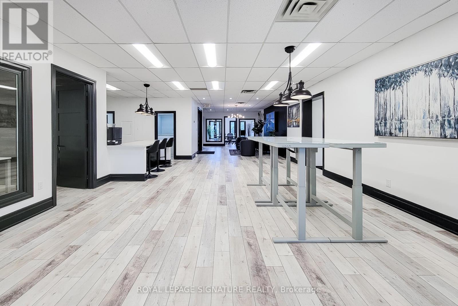 300 - 414 North Service Road E, Oakville, Ontario  L6H 5R2 - Photo 13 - W12458689
