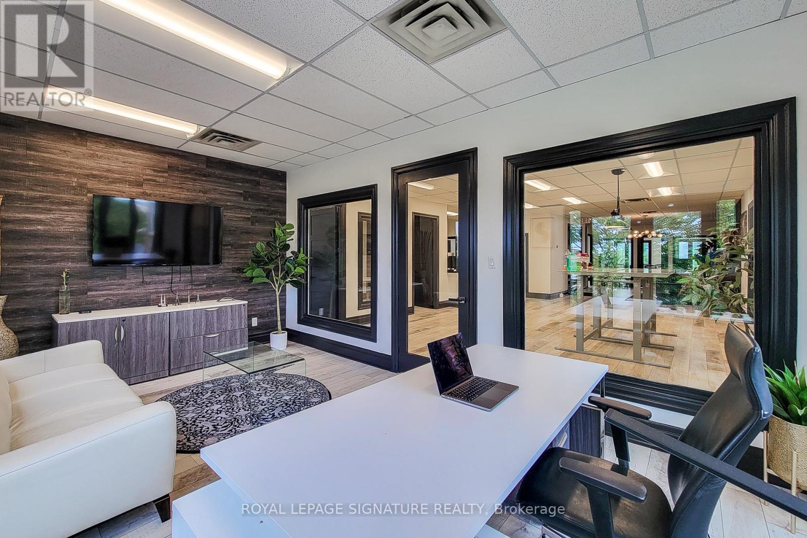 300 - 414 North Service Road E, Oakville, Ontario  L6H 5R2 - Photo 24 - W12458689
